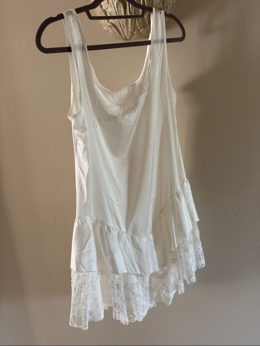 White Lace-Trim Sleeveless Ruffle Tunic